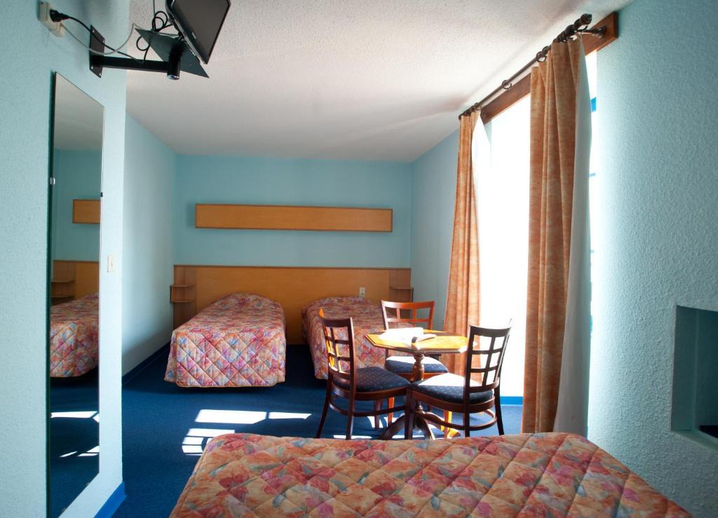 Citotel Hotel Le Commerce Severac-d'Aveyron Room photo